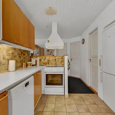 Vakantiehuis Pernilla - 2km From The Sea By Interhome