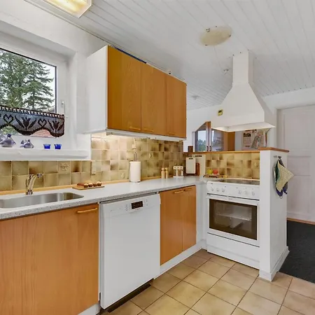 Vakantiehuis Pernilla - 2km From The Sea By Interhome *